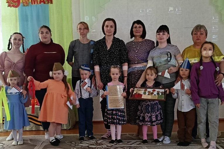 Музыкально-тематический праздник, посвященный Дню Победы в средней группе Музыкально-тематический праздник, посвященный Дню Победы в средней группе.